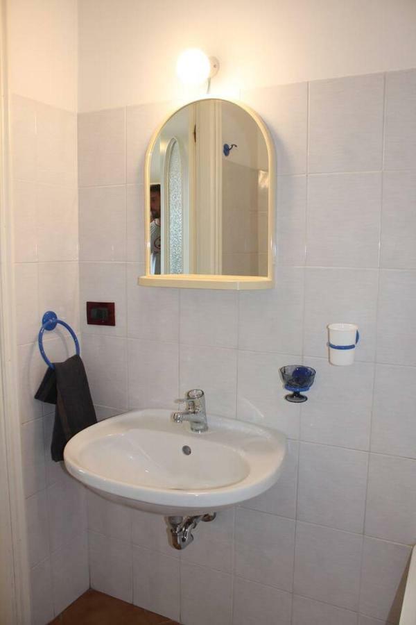 La Casetta Di Graziella Apartment Vezzi Portio ภายนอก รูปภาพ